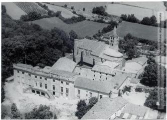 1 vue Saint-Papoul (Aude) : église (ensemble sud-est) et cloître / Jean Quéguiner photogr. - Juillet 1976. - Photographie