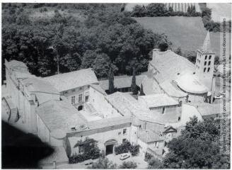 1 vue Saint-Papoul (Aude) : église (clocher et abside côté sud-est) et cloître / Jean Quéguiner photogr. - Juillet 1976. - Photographie