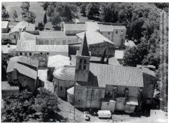 1 vue Saint-Papoul (Aude) : église (façade nord) / Jean Quéguiner photogr. - Juillet 1976. - Photographie