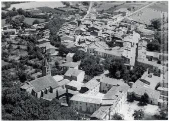 1 vue Saint-Papoul (Aude) : église et centre-ville / Jean Quéguiner photogr. - Juillet 1976. - Photographie