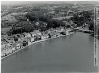 1 vue Castelnaudary (Aude) : bassin du Canelot, pont et canal du Midi / Jean Quéguiner photogr. - Juillet 1976. - Photographie