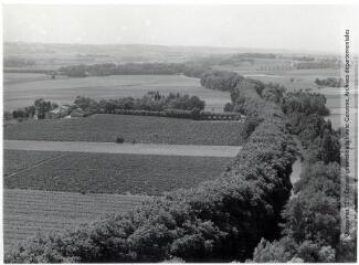 3 vues Castelnaudary (Aude) (environs) : canal du Midi : contour de la Pomme et ferme de la Bourdette / Jean Quéguiner photogr. - Juillet 1976. - 3 photographies