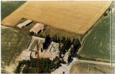 1 vue Montferrand (Aude) : ruines paléo-chrétiennes et cimetière de Saint-Pierre-d'Alzone / Jean Quéguiner photogr. - Juillet 1976. - Photographie