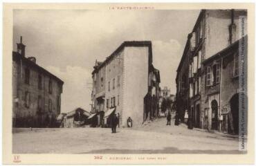 2 vues La Haute-Garonne. 352. Aurignac : les deux rues. - Toulouse : phototypie Labouche frères, marque LF, [1936]. - Carte postale