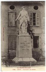 2 vues La Haute-Garonne. 646. Aspet : monument aux morts. - Toulouse : phototypie Labouche frères, marque LF au verso, [1918]. - Carte postale