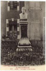 2 vues La Haute-Garonne. 647. Aspet : monument André Bouéry / [sculpture de Medveski] . - Toulouse : phototypie Labouche frères, marque LF au verso, [1918]. - Carte postale