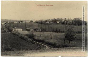 1 vue La Haute-Garonne. 952. Vignaux, près Cadours : vue générale. - Toulouse : phototypie Labouche frères, marque LF au verso, [1905]. - Carte postale