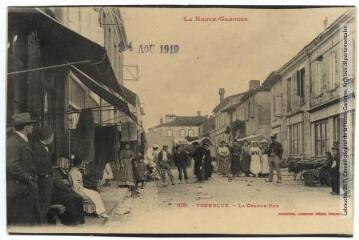 1 vue La Haute-Garonne. 1021. Venerque : la Grande-rue. - Toulouse : phototypie Labouche frères, marque LF au verso, [1911], tampon d'édition du 14 août 1919. - Carte postale
