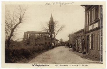 2 vues La Haute-Garonne. 1327. Labège : avenue et église. - Toulouse : édition Pyrénées-Océan, Labouche frères, [entre 1937 et 1950]. - Carte postale