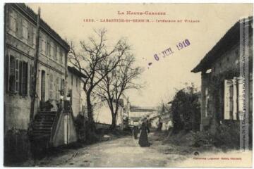 2 vues La Haute-Garonne. 1859. Labastide-St-Sernin : intérieur du village. - Toulouse : phototypie Labouche frères, marque LF au verso, [1911], tampon d'édition du 6 juillet 1919. - Carte postale