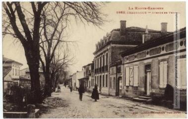 1 vue La Haute-Garonne. 1862. Gragnague : avenue de Verfeil. - Toulouse : phototypie Labouche frères, marque LF au verso, [1930]. - Carte postale