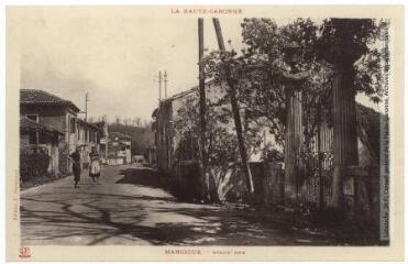 2 vues La Haute-Garonne. Mancioux : Grand' rue. - Toulouse : phototypie Labouche frères, édition E. Versavaux, marque LF, [1936]. - Carte postale