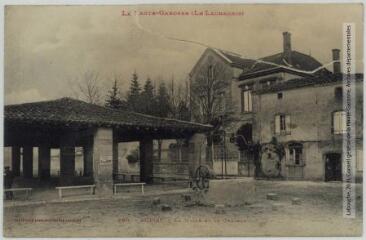 1 vue La Haute-Garonne (Le Lauragais). 260. Auriac : la halle et le château. - Toulouse : phototypie Labouche frères, marque LF au verso, [1905]. - Carte postale