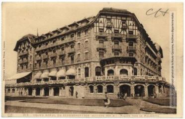 2 vues 313. Grand Hôtel de Superbagnères (altitude 1800 m) : façade vers la Maladetta. - Toulouse : phototypie Labouche frères, marque LF, [entre 1930 et 1937]. - Carte postale