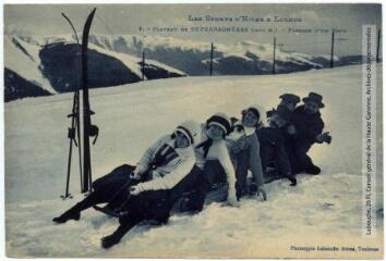 1 vue Les sports d'hiver à Luchon. 9. Plateau de Superbagnères (1800 m) : passage d'un bobb. - Toulouse : phototypie Labouche frères, marque LF au verso, [1911]. - Carte postale