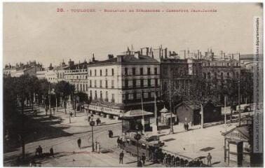 2 vues 28. Toulouse : boulevard de Strasbourg : carrefour Jean-Jaurès. - Toulouse : phototypie Labouche frères, marque LF au verso, [entre 1918 et 1927]. - Carte postale