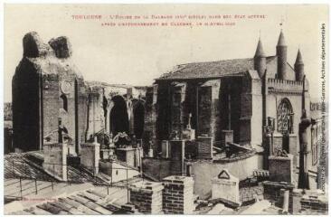 3 vues Toulouse : l'église de la Dalbade (XVIe siècle) dans son état actuel après l'effondrement du clocher, le 11 avril 1926. - Toulouse : phototypie Labouche frères, marque LF au verso, [après 1926]. - Carte postale