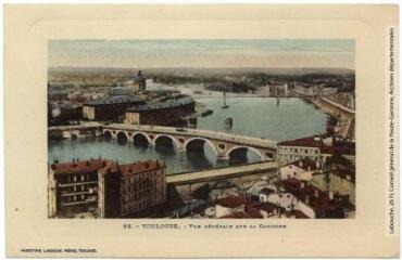 2 vues 22. Toulouse : vue générale sur la Garonne. - Toulouse : phototypie Labouche frères, marque LF au verso, [1911]. - Carte postale
