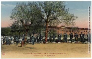 2 vues 117e régiment d'artillerie : quartier Compans : déshabillage des réservistes. - Toulouse : photochromo Labouche frères, marque LF, [entre 1930 et 1950]. - Carte postale