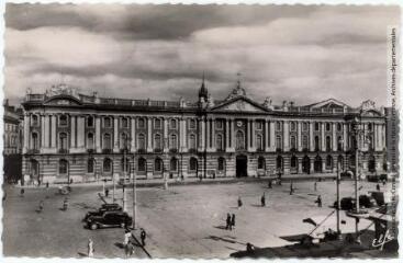 1 vue 8. Toulouse : façade du Capitole : Hôtel de ville 