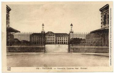 2 vues 175. Toulouse : nouvelle caserne Niel (entrée). - Toulouse : éditions Pyrénées-Océan, Labouche frères, marque LF, [entre 1937 et 1950]. - Carte postale