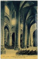 1 vue Le Gers (9). 216. Auch : cathédrale Sainte-Marie (Mon. Hist. [Monument historique] du XVe siècle) : la nef et les bas-côtés. - Toulouse : phototypie Labouche frères, [entre 1918 et 1937]. - Carte postale