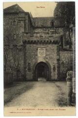 1 vue Le Lot. 5. Rocamadour : porte conduisant aux églises. - Toulouse : phototypie Labouche frères, [entre 1905 et 1925]. - Carte postale