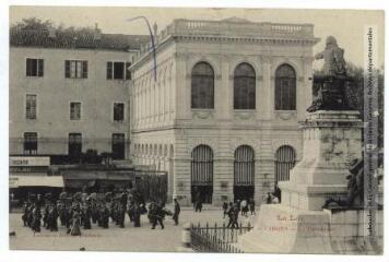 1 vue Le Lot. 184. Cahors : la promenade. - Toulouse : phototypie Labouche frères, [entre 1905 et 1925]. - Carte postale
