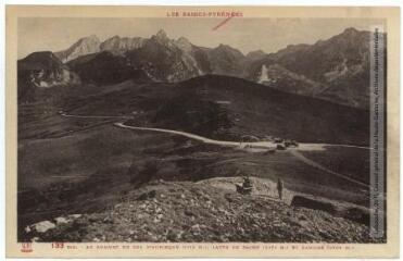 2 vues Les Basses-Pyrénées. 133 bis. Au sommet du col d'Aubisque (1710 m.), Latte de Bazen (2471 m.) et Gabizos (2684 m.). - Toulouse : phototypie Labouche frères, [entre 1905 et 1937]. - Carte postale