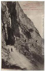 3 vues Les Basses-Pyrénées. 533. Route thermale d'Argelès à Eaux-Bonnes : tunnel de la Roche-Bazen (1361 m.). - Toulouse : phototypie Labouche frères, [entre 1905 et 1937]. - Carte postale