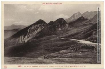 3 vues Les Basses-Pyrénées. 535. La route thermale d'Argelès à Eaux-Bonnes du col d'Aubisque (1710 m.). - Toulouse : phototypie Labouche frères, [entre 1905 et 1937]. - Carte postale