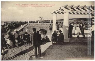 2 vues 1252. Biarritz-Anglet : Chambre d'Amour : la célèbre et très fréquentée piscine. - Toulouse : phototypie Labouche frères, [entre 1905 et 1937]. - Carte postale