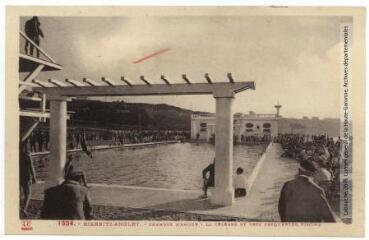 2 vues 1334. Biarritz-Anglet : Chambre d'Amour : la célèbre et très fréquentée piscine. - Toulouse : phototypie Labouche frères, [entre 1905 et 1937]. - Carte postale