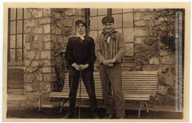 1 vue Types basques. 32. Types de jeunes paysans basques. - Toulouse : phototypie Labouche frères, [entre 1905 et 1937]. - Carte postale
