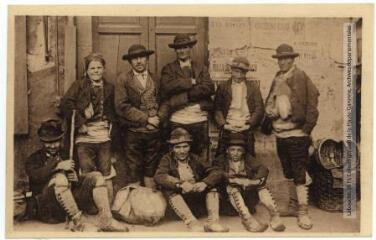 1 vue Types basques. 34. Groupe de contrebandiers espagnols. - Toulouse : phototypie Labouche frères, [entre 1905 et 1937]. - Carte postale