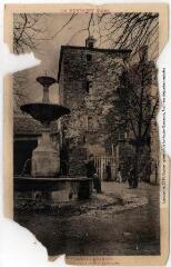 1 vue La Montagne Noire. [15]6. Cuxac-Cabardès : [viei]lle tour et fontaine. - Toulouse : phototypie Labouche frères, marque LF au recto, [entre 1918 et 1937]. - Carte postale