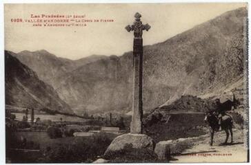 2 vues Les Pyrénées (3e série). 1028. Vallée d'Andorre : la croix de pierre près d'Andorre-la-Vieille. - Toulouse : phototypie Labouche frères, [entre 1930 et 1937]. - Carte postale