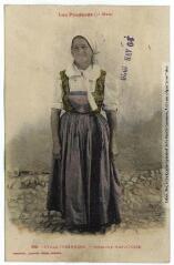 2 vues Les Pyrénées (3e série). 368. Types pyrénéens : paysanne massatoise. - Toulouse : phototypie Labouche frères, [entre 1905 et 1937], tampon d'édition du 10 avril 1920. - Carte postale