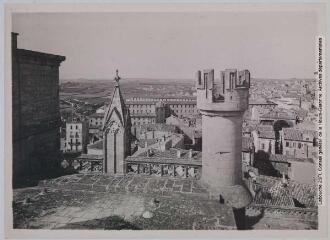 4 vues [Béziers] : panorama côté Ouest vu de la cathédrale Saint-Nazaire. - Toulouse : maison Labouche frères, marque Elfe, [entre 1930 et 1950]. - Photographie