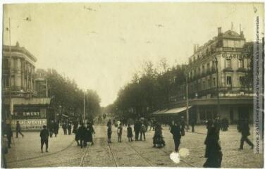 2 vues 190. Toulouse : carrefour Jean-Jaurès et café des Américains. - Toulouse : maison Labouche frères, [entre 1900 et 1940]. - Photographie