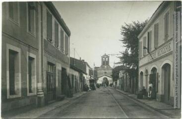 2 vues Banlieue de Toulouse. 141. Saint-Simon : la rue de l'Eglise. - Toulouse : maison Labouche frères, [entre 1900 et 1940]. - Photographie