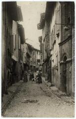 2 vues Haute-Garonne. 129. Verfeil : rue Vauraise / photographie Henri Jansou (1874-1966). - Toulouse : maison Labouche frères, [entre 1900 et 1920]. - Photographie