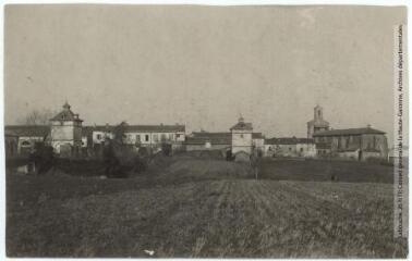 2 vues Haute-Garonne. 617. Aucamville : vue de l'Est / photographie Henri Jansou (1874-1966). - Toulouse : maison Labouche frères, [entre 1900 et 1940]. - Photographie