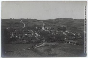 2 vues Haute-Garonne. 1702. Gaillac-Toulza près Cintegabelle : vue générale. - Toulouse : maison Labouche frères, [entre 1900 et 1920]. - Photographie