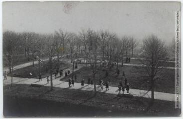 2 vues Haute-Garonne. 1707. Le Fousseret : le Picon : vue prise du clocher. - Toulouse : maison Labouche frères, [entre 1900 et 1920]. - Photographie