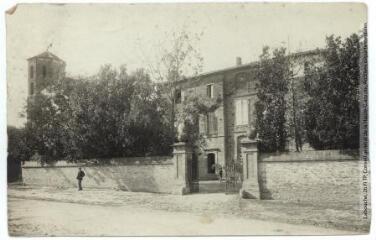 2 vues 303. Fourquevaux : le château et le clocher de l'église. - Toulouse : maison Labouche frères, [avant 1905]. - Photographie