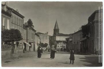 2 vues 389. L'Isle-en-Dodon : avenue de la Gare / photographie Henri Jansou (1874-1966). - Toulouse : maison Labouche frères, [entre 1900 et 1940]. - Photographie
