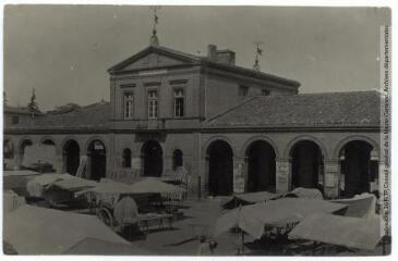 2 vues 391. L'Isle-en-Dodon : la mairie / photographie Henri Jansou (1874-1966). - Toulouse : maison Labouche frères, [entre 1900 et 1940]. - Photographie