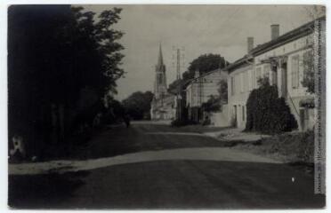 2 vues Lacroix-Falgarde : intérieur du village. - Toulouse : maison Labouche frères, [entre 1920 et 1950]. - Photographie
