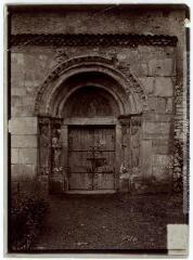 3 vues [Valcabrère : porche de la basilique Saint-Just]. - Toulouse : maison Labouche frères, [entre 1900 et 1940]. - Photographie